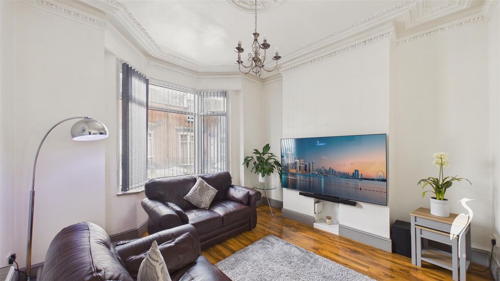 Property photo 2 of 25 Lounge