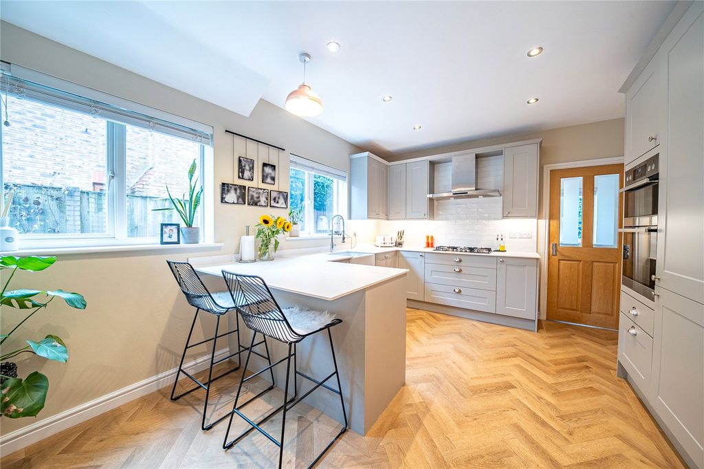 Property photo 3 of 19 Breakfast Kitchen