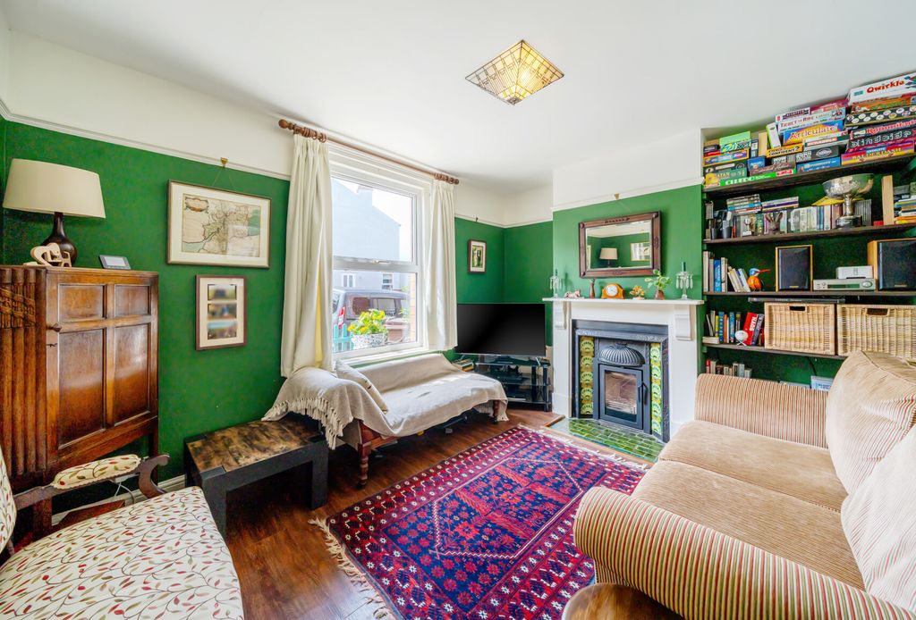 Property photo 3 of 16 1324767-17-687510...