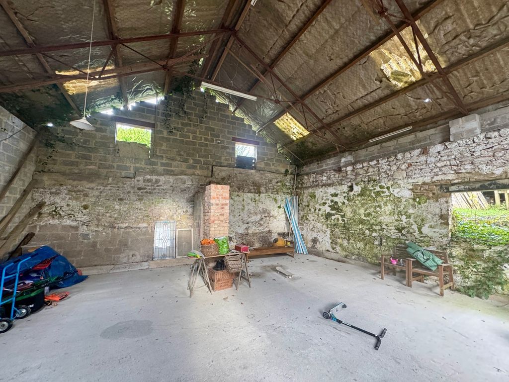 Property photo 3 of 11