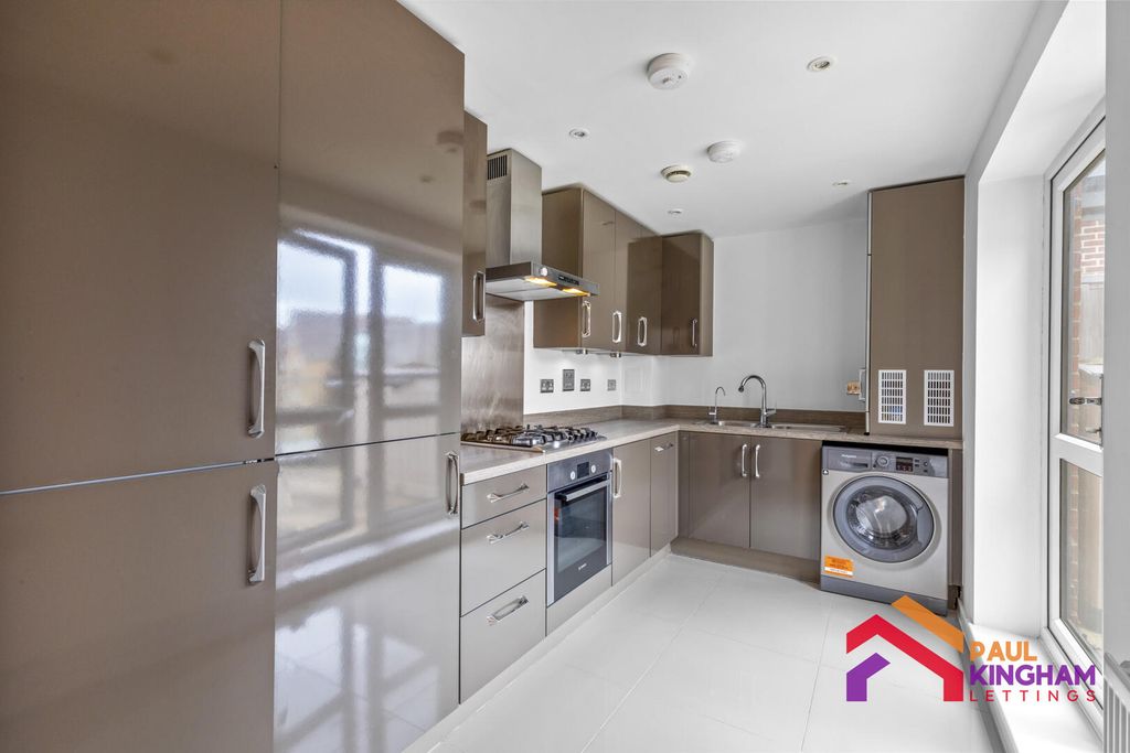 Property photo 3 of 13 Kitchen