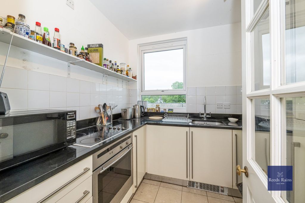 Property photo 3 of 16 Kitchen