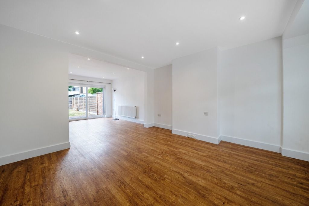 Property photo 3 of 19 Picture No. 20