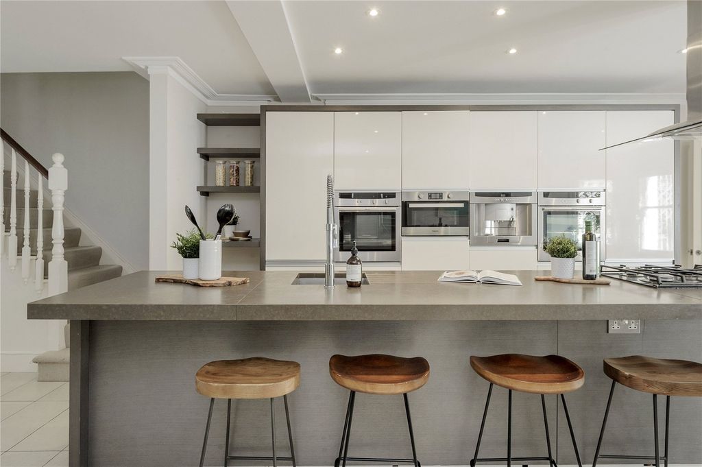 Property photo 3 of 14 Kitchen Island