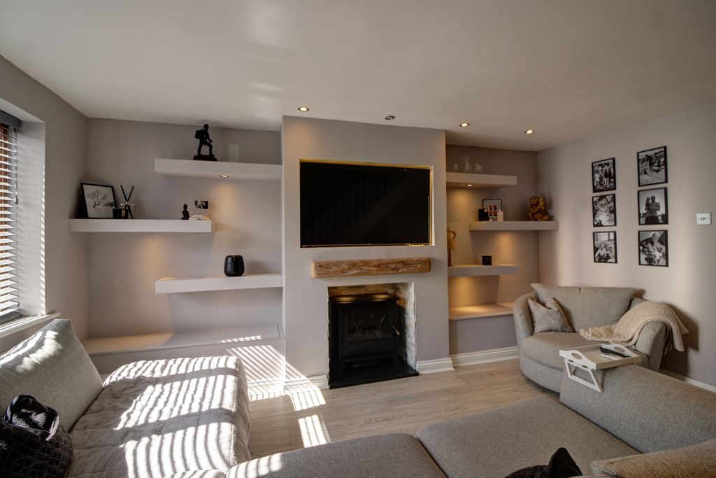 Property photo 3 of 17 3