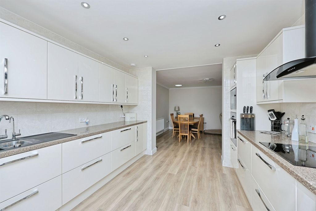 Property photo 3 of 29