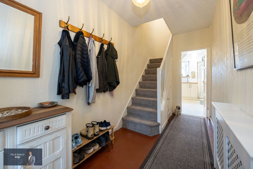 Property photo 2 of 33