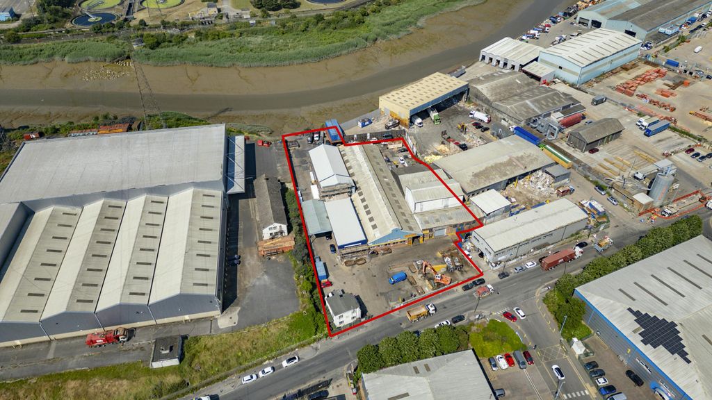 Property photo 2 of 12 0642_River_Road_Barking.Jpg