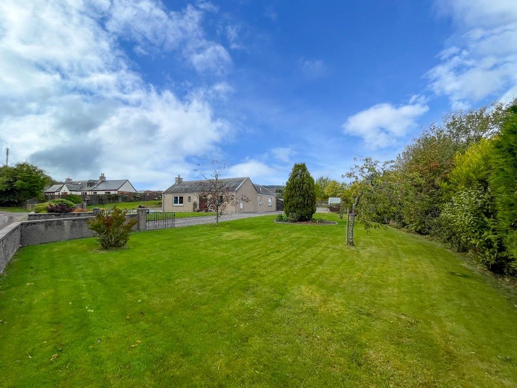 Property photo 1 of 21 Front Garden