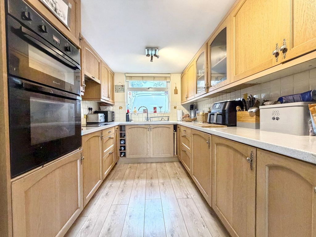 Property photo 2 of 21