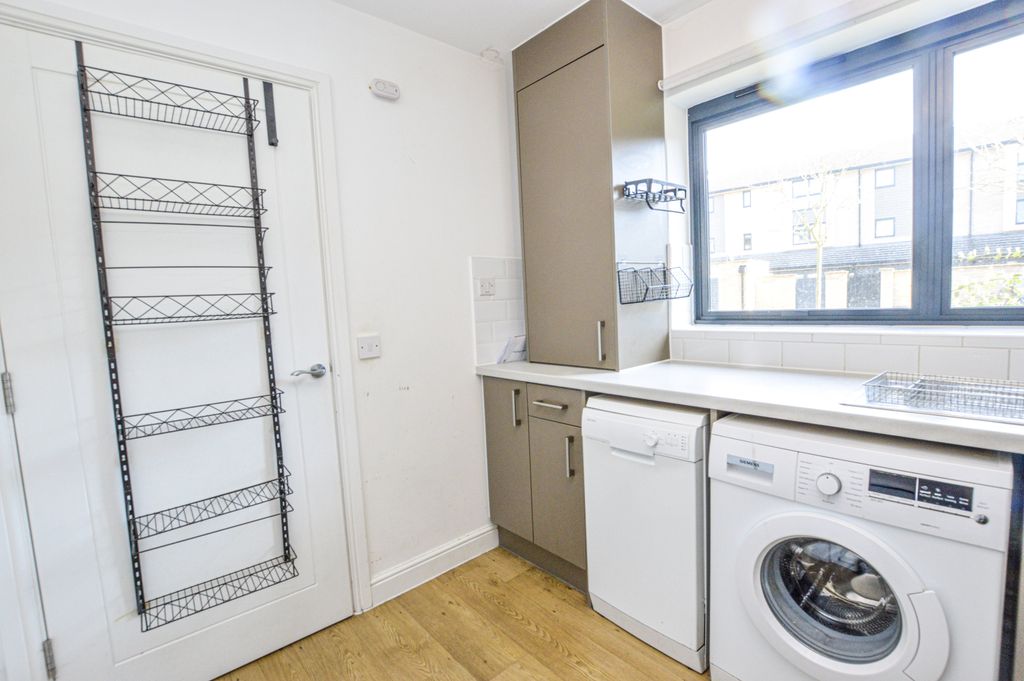 Property photo 3 of 10 3-Dsc_1283