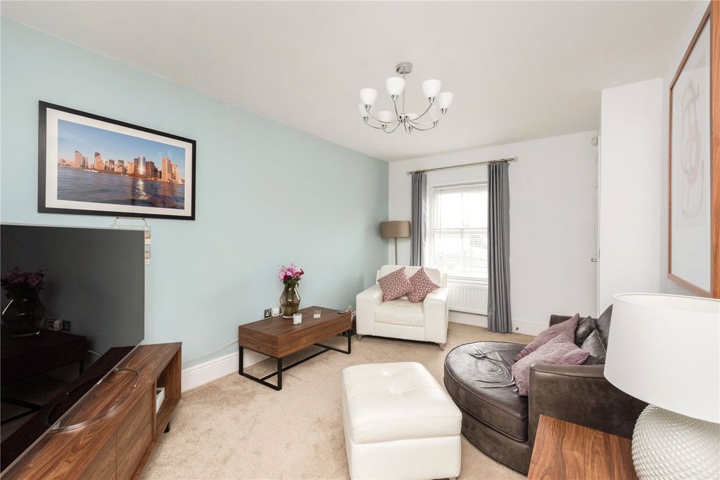 Property photo 2 of 11 Sitting Room