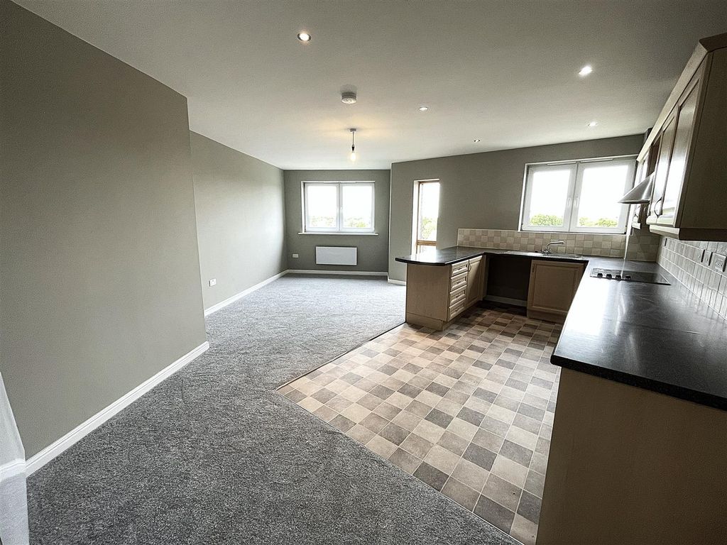 Property photo 3 of 16 Open Plan