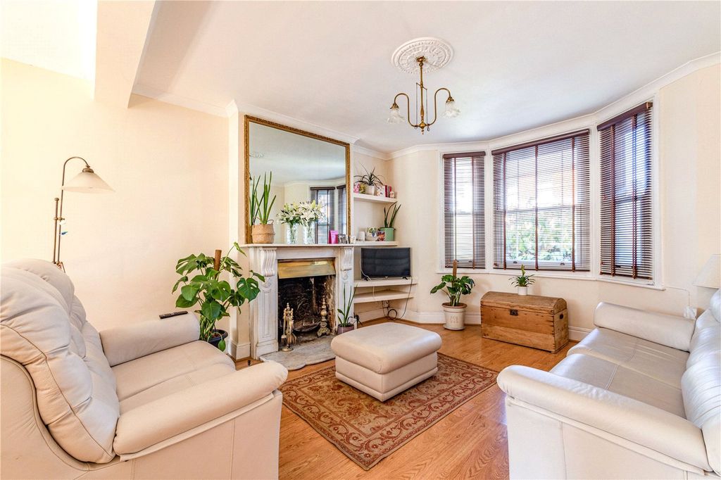 Property photo 3 of 28 Sitting Room