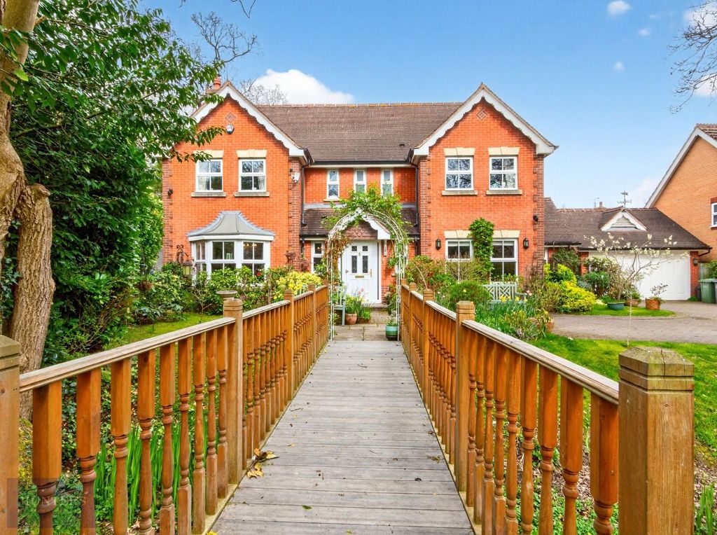 Property photo 1 of 32 P4031192-100Olymp00.Jpg