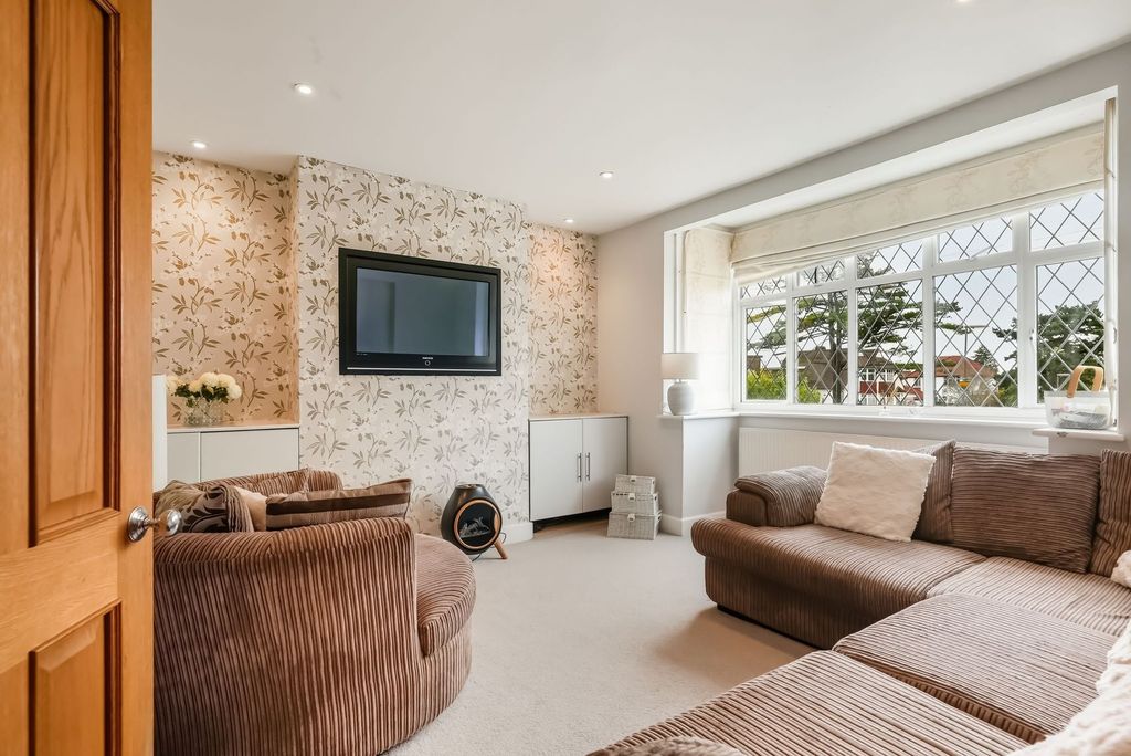 Property photo 2 of 20