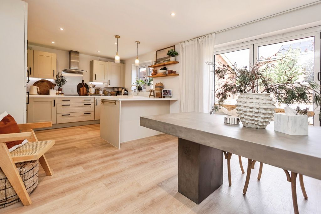 Property photo 3 of 19 Kitchen Diner
