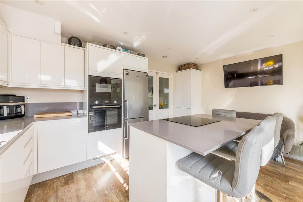 Property photo 3 of 15 51 Bush Farm Drive-6.Jpg