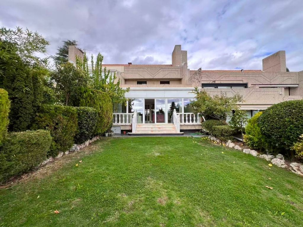 Property photo 1 of 33