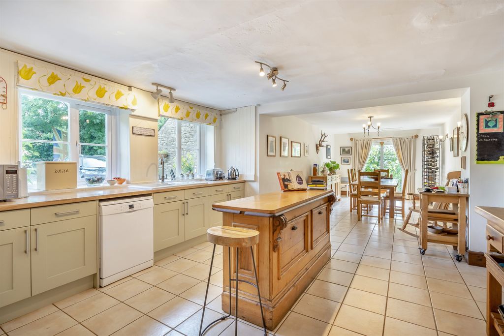 Property photo 2 of 29