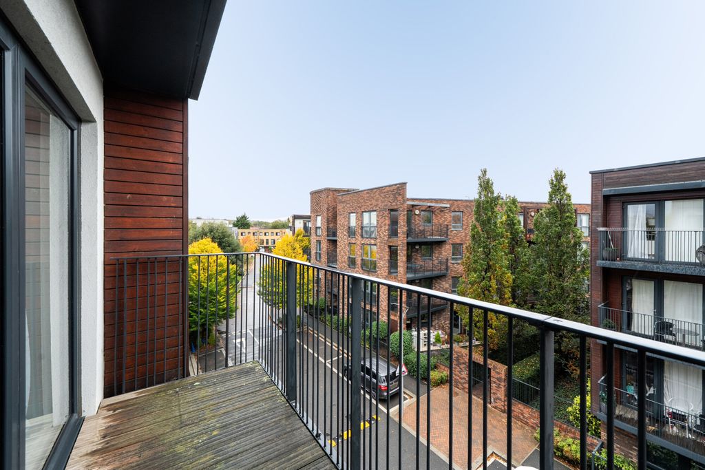 Property photo 3 of 20 1371657-5-68F630c...