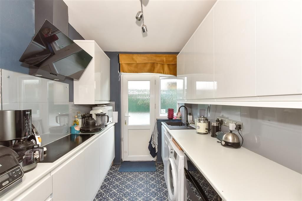 Property photo 3 of 9 Kitchen