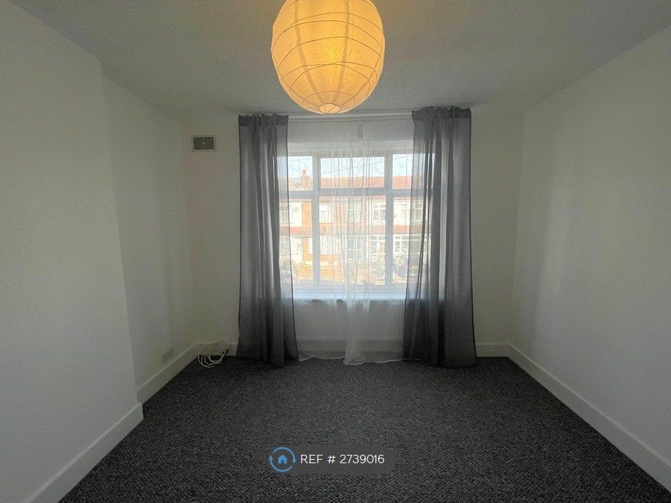 Property photo 3 of 8 Lounge