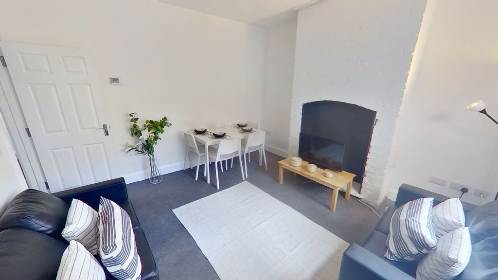 Property photo 1 of 15 Living Room