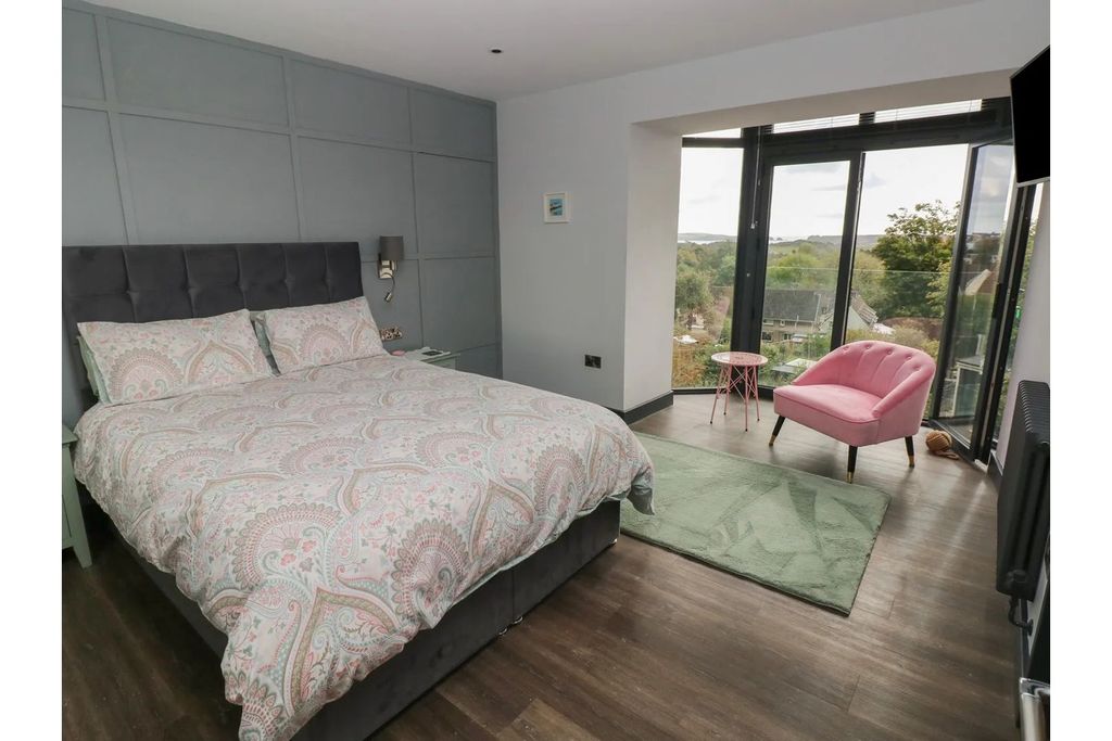 Additional image 16 of 3 bed flat for saleNarberth Road, Tenby SA70