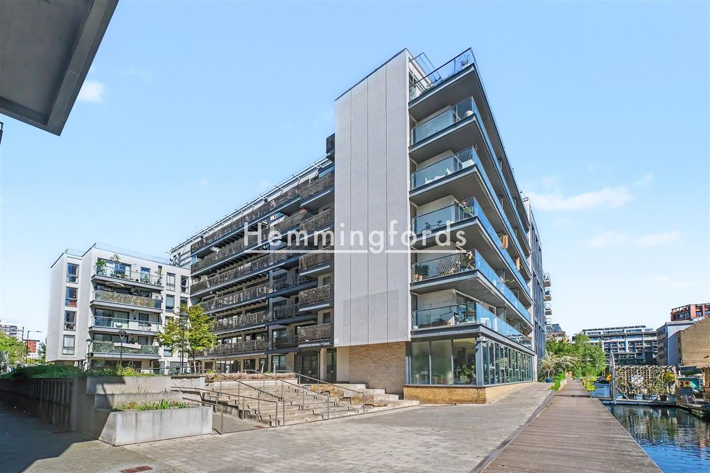 Property photo 2 of 15 Reliance Wharf N1-8.Jpg