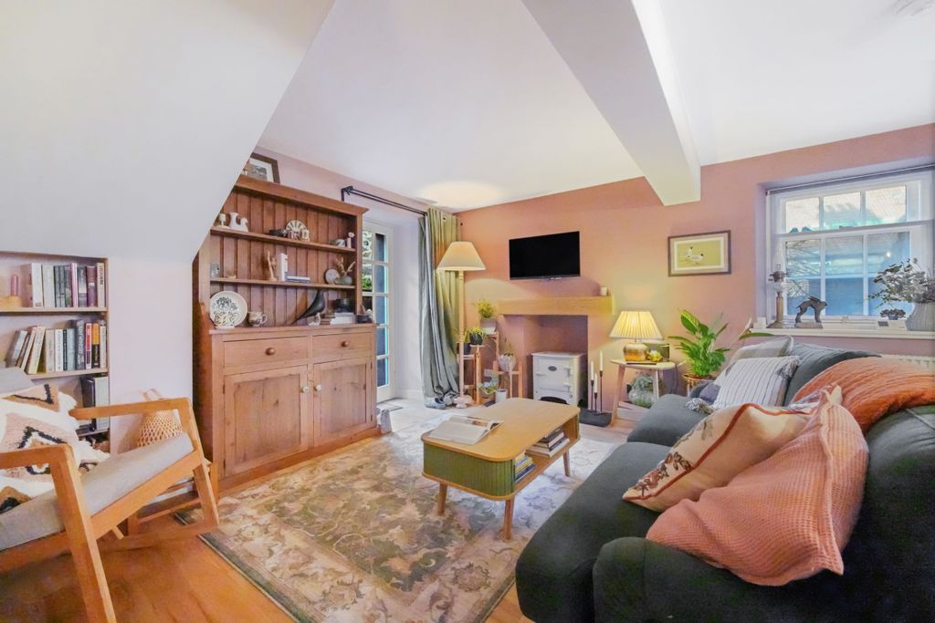 Property photo 3 of 25