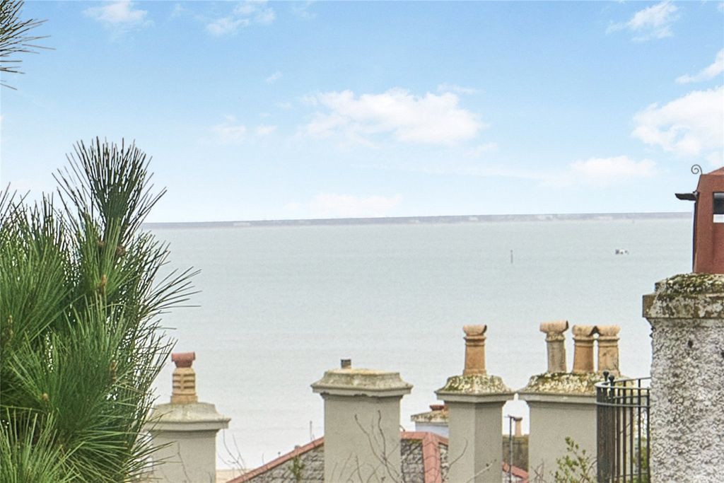 Property photo 2 of 12 Picture No. 23