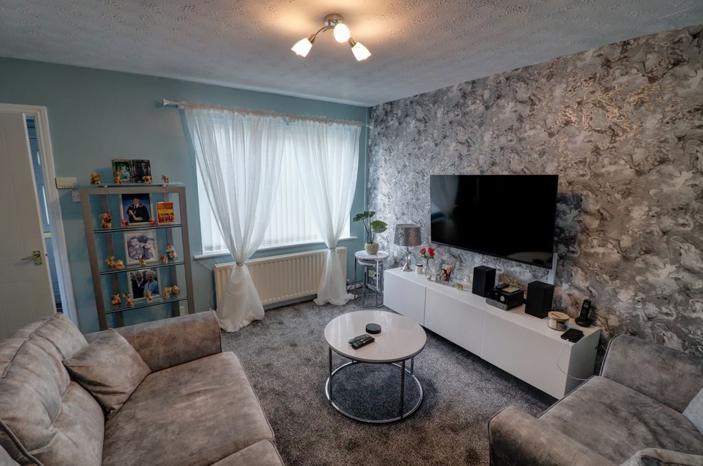 Property photo 2 of 12 Lounge