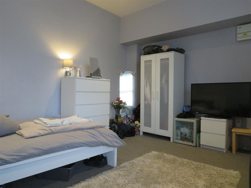 Property photo 3 of 8 Bedroom