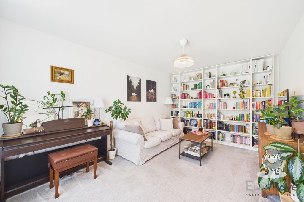 Property photo 2 of 11 3 (22)