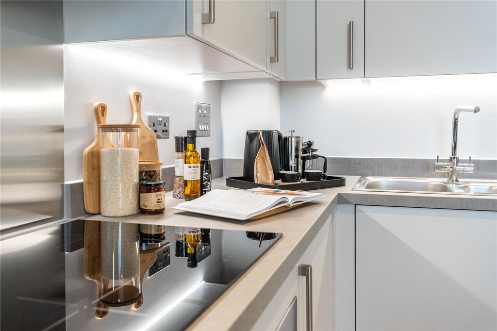 Property photo 3 of 12 Kitchen