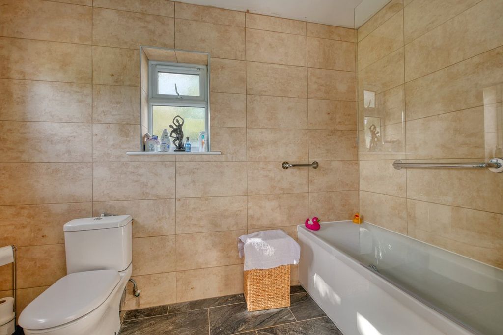 Additional image 28 of 5 bed detached bungalow for saleHempstead Lane, Hailsham BN27