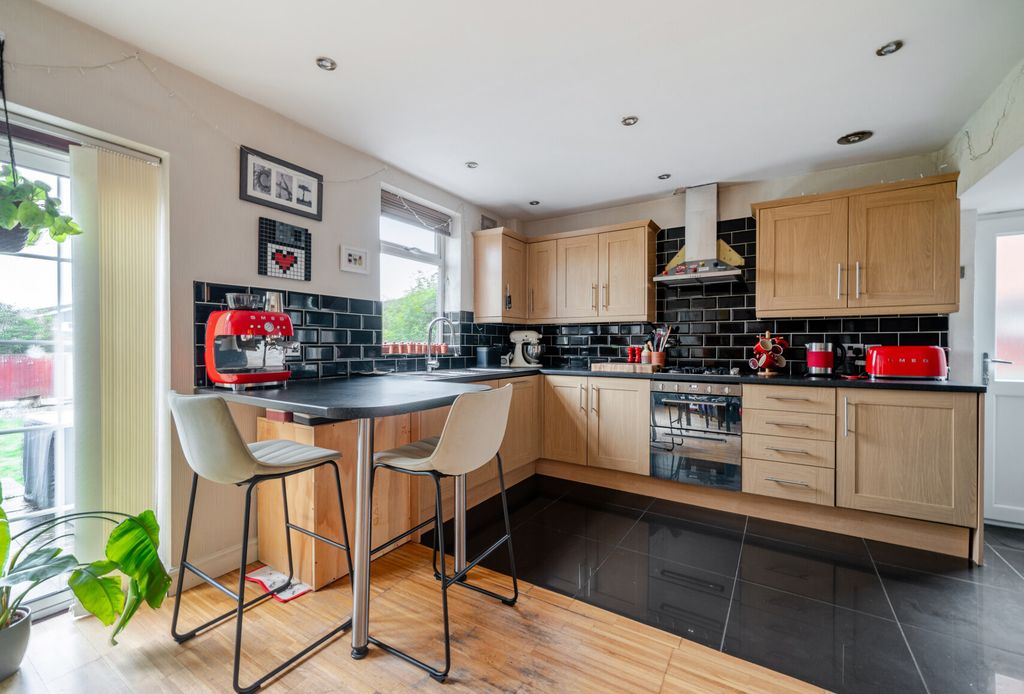 Property photo 3 of 15 1419205-11-699c86...