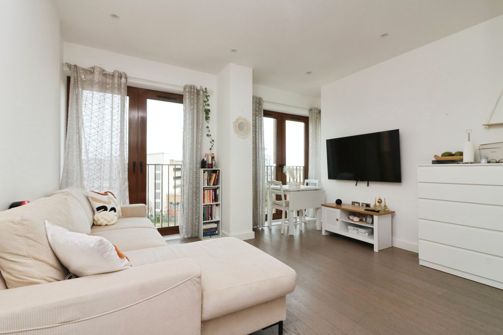 Property photo 1 of 9