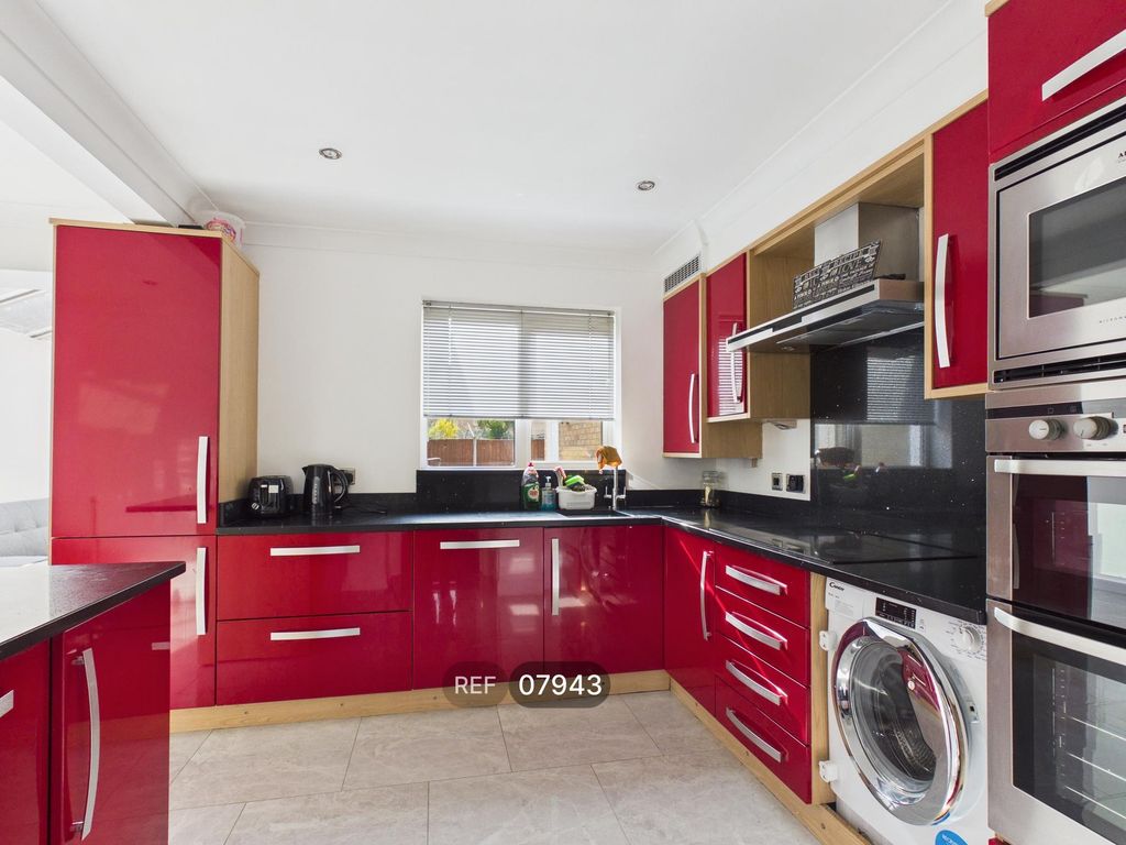 Property photo 1 of 21 Kitchen