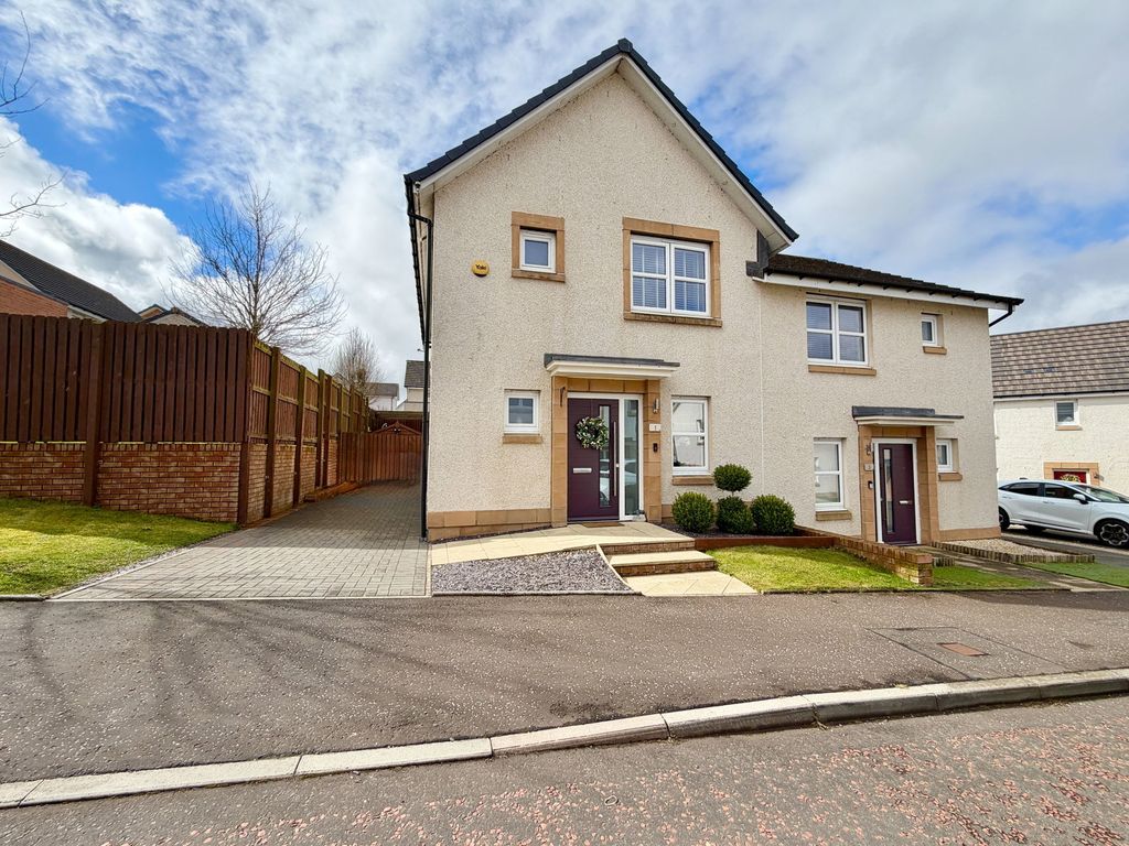 Property photo 1 of 32