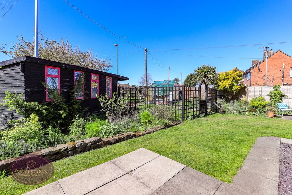 Property photo 2 of 32