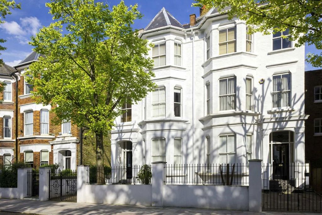 Property photo 1 of 8