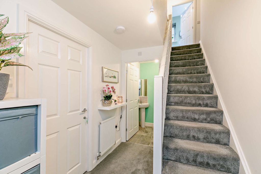 Property photo 2 of 19 Hallway/ WC