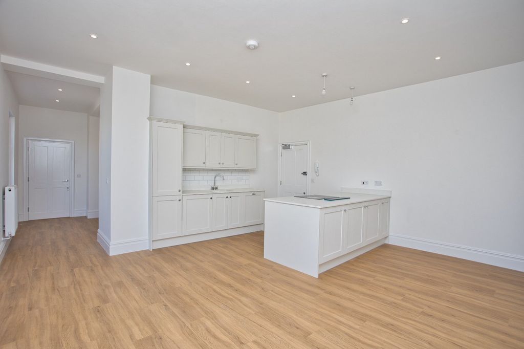 Property photo 1 of 11 Oak House