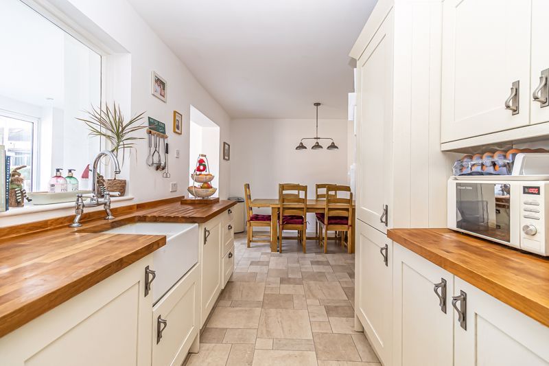 Property photo 3 of 23 .