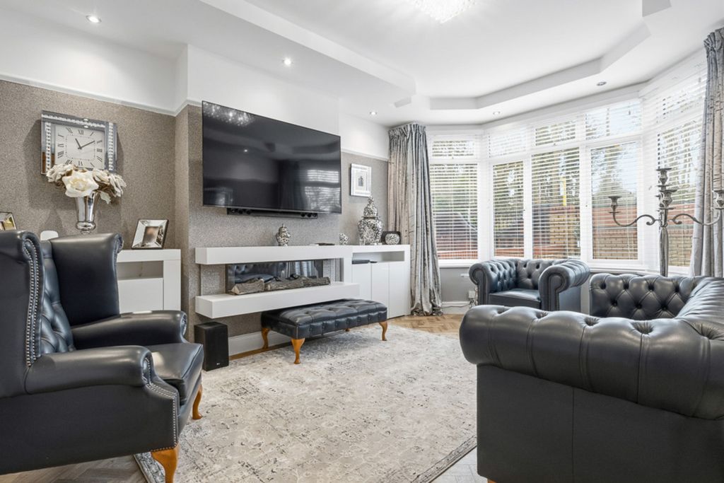 Property photo 2 of 44