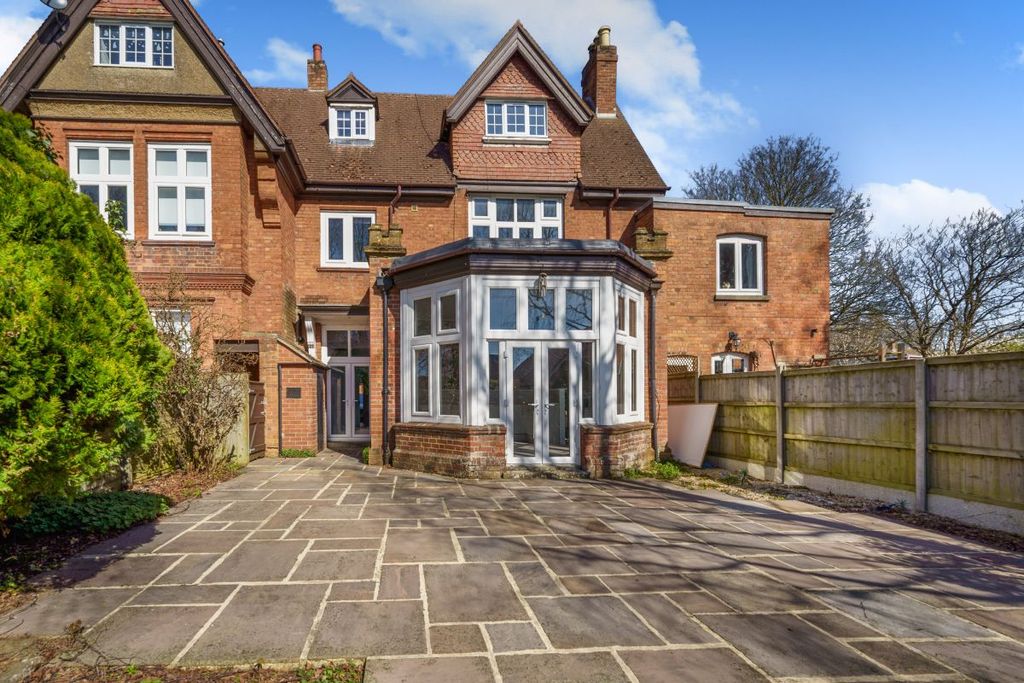 Property photo 1 of 28