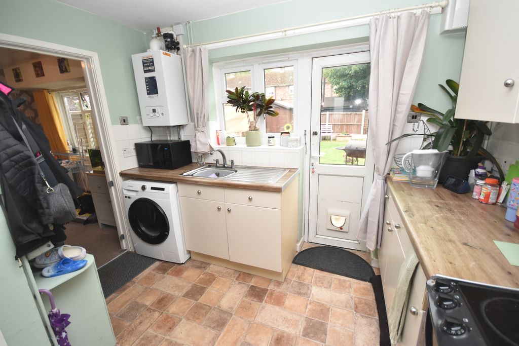 Property photo 3 of 12 Kitchen