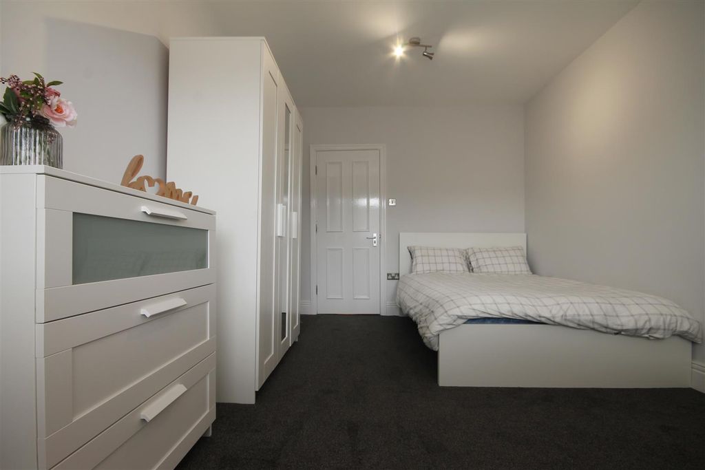 6 bed shared accommodation to rentHuntsmoor House, Spital Tongues NE2 photo 5